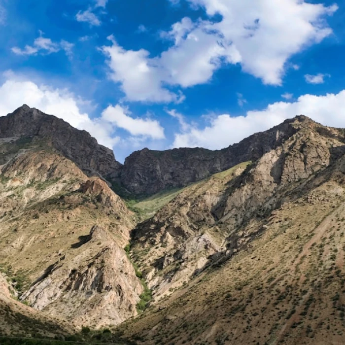 The Best Surf Spots in Tajikistan for All Skill Levels