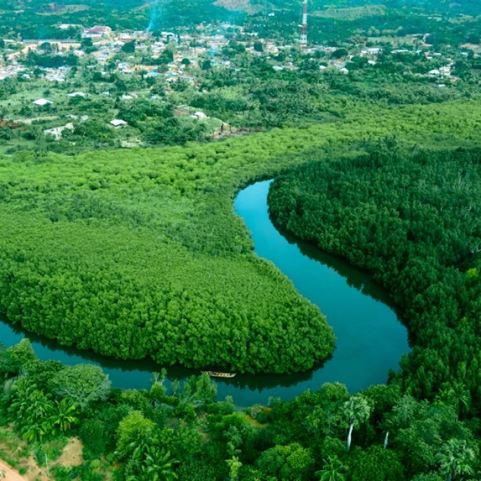 Discover Ghana's Top Shopping Destinations: From Authentic Souvenirs to High Fashion Trends