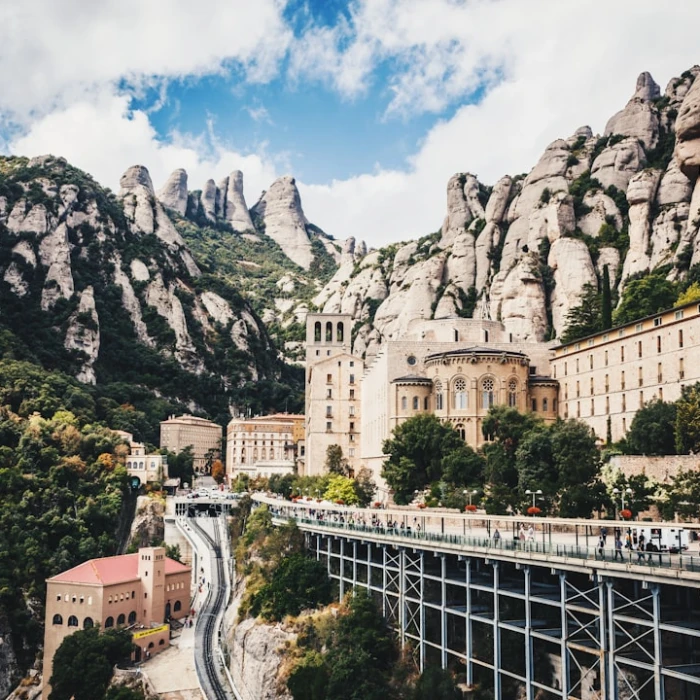 Thrill Seeker's Paradise: Ultimate Guide to Paragliding & Skydiving in Montserrat