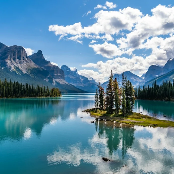 Discover Canada's Hidden Gems: Top Small Towns for an Unforgettable Weekend Getaway