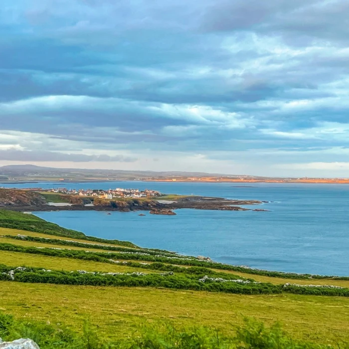 Navigating Tipping & Service Fees in the Isle of Man: Your Essential Guide