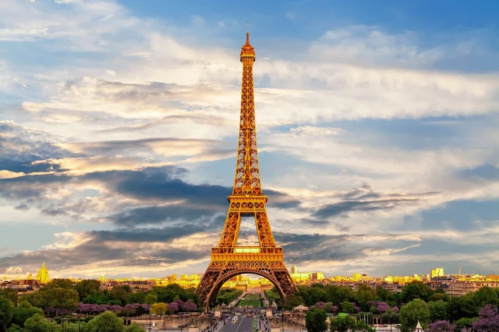 Discovering the Enchanting Tourist Attractions of Paris