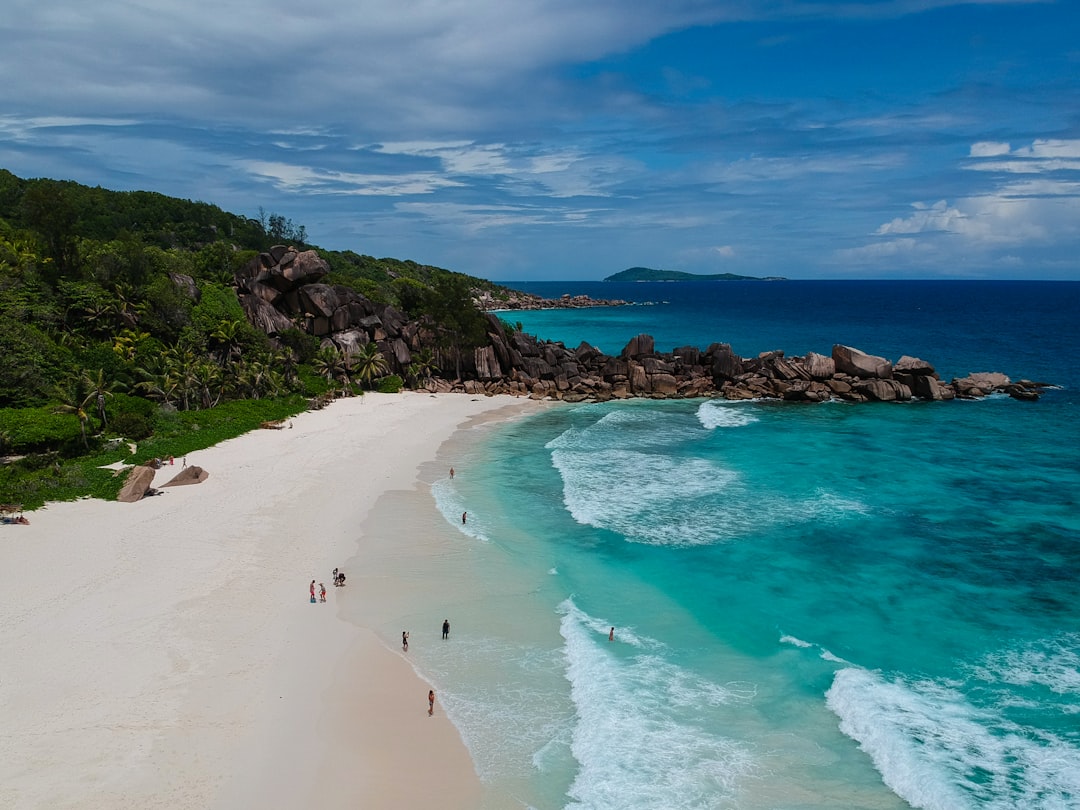 How to Find the Best Local Tour Guides in Seychelles for an Unforgettable Trip